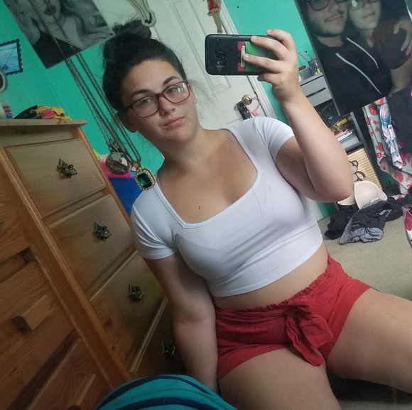 Meet your Posher, Madison - Picture 1 of 1